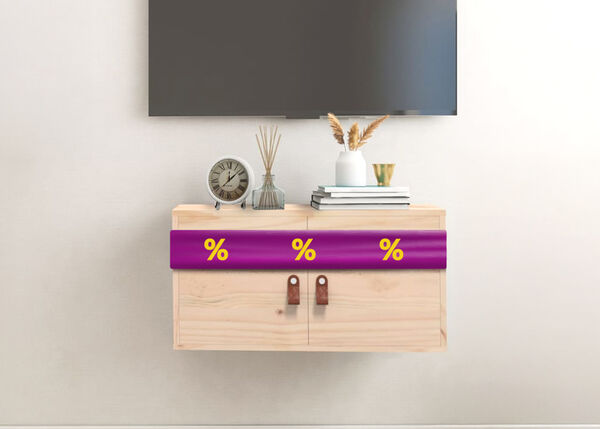 Holzschrank mit violettem Band und Rabattsymbolen in einem stilvollen Wohnzimmer.