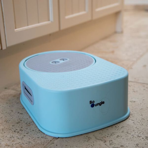 Bo Jungle Step Up Tritthocker Blau