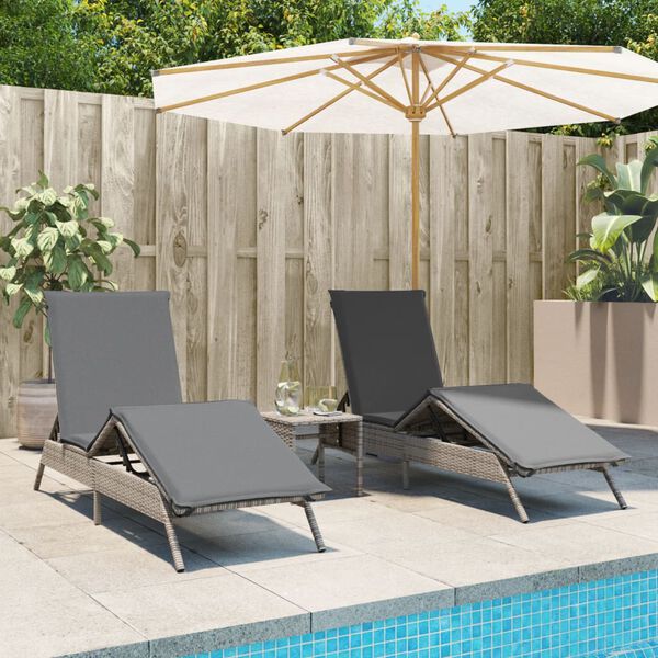 vidaXL Sonnenliegen 2 Stk. mit Tisch Grau Poly Rattan