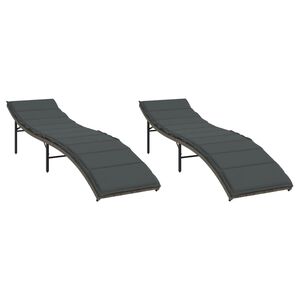 vidaXL Sonnenliegen 2 Stk. mit Auflagen Grau Poly Rattan