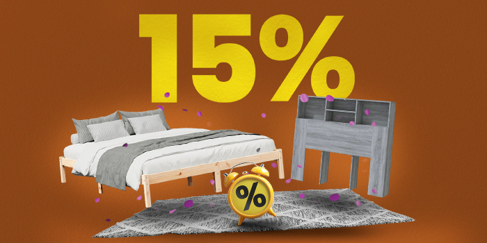 Banner mit einem Holzbett, Kopfteil, Teppich und Wecker mit großem gelben Text „15%“.
