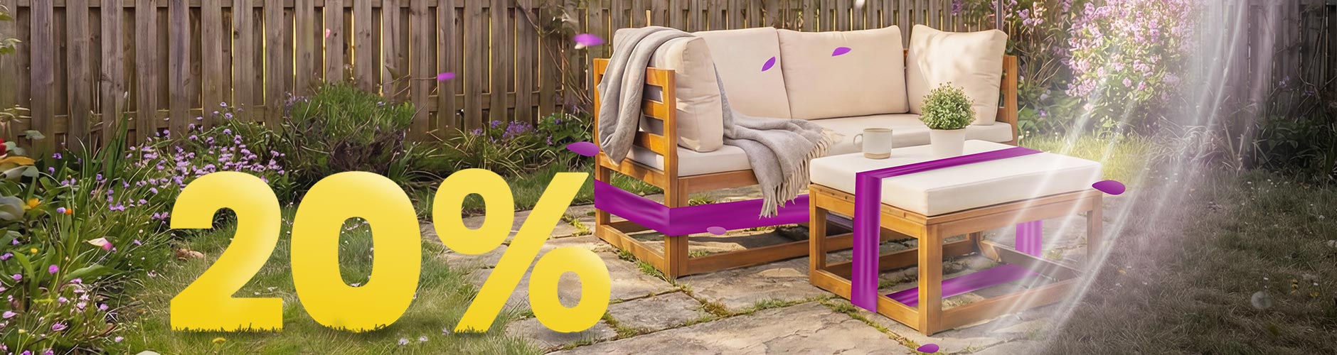 Holz-Gartensofa mit beigen Polstern und Tisch unter Sonnenschirm auf sonniger Terrasse, umgeben von Blumen und Zaun, mit Banner zur Frühlingsaktion 20 %.