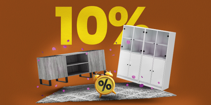 Banner mit zwei Aufbewahrungsschränken, Teppich und Wecker mit großem gelben Text „10%“.