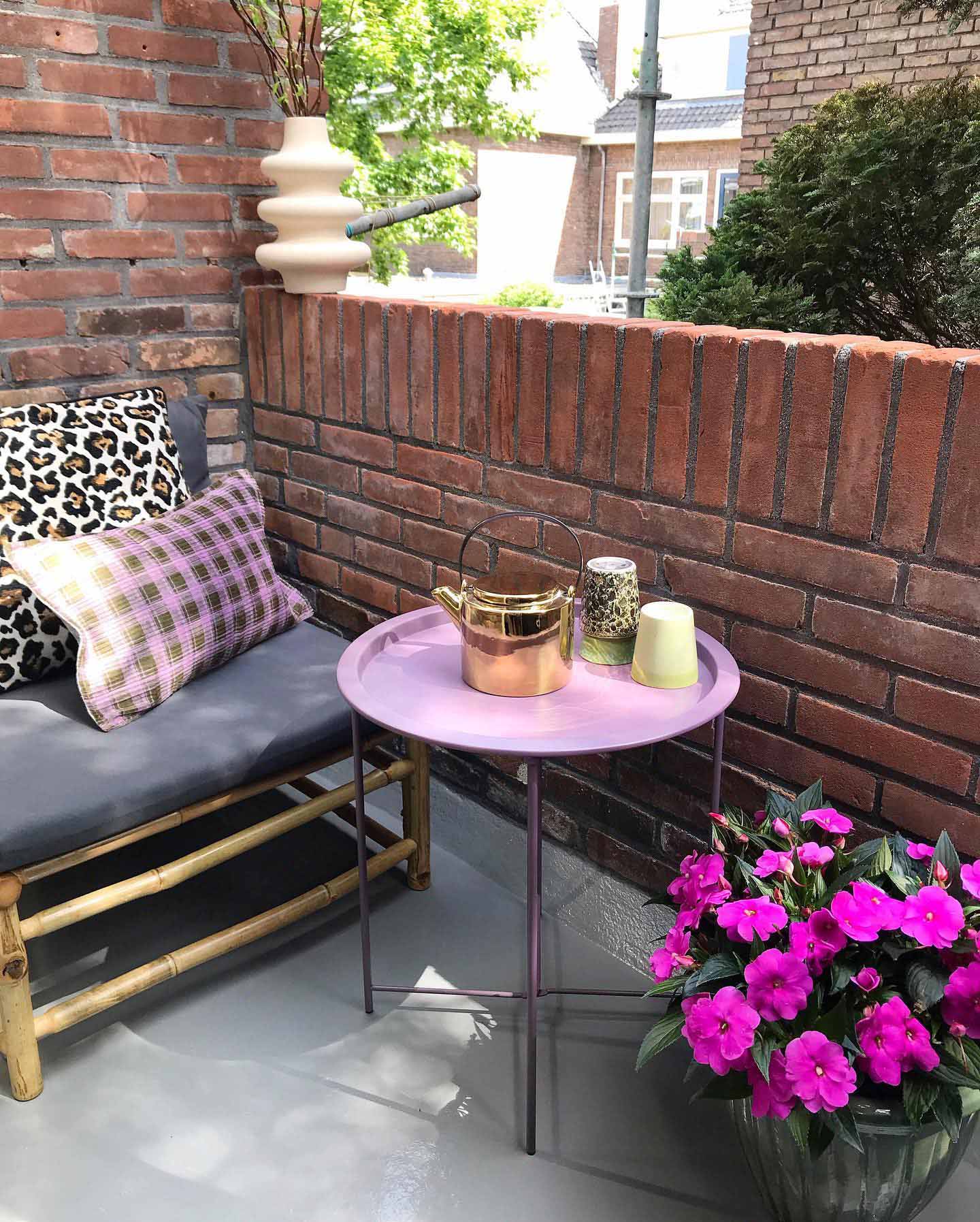 liefhuisjegroningen (after) A small, empty balcony before settling in